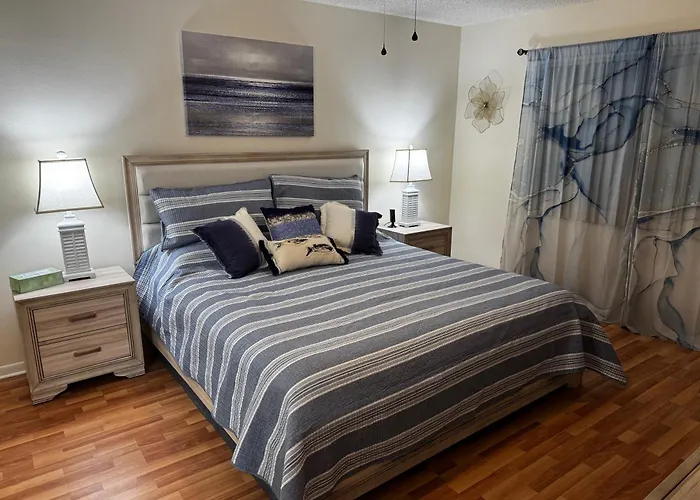 Stylish And Modern Shorewalk Condo Close To Top Beaches, Heated Pools, Hot Tub, Img Academy, Dining