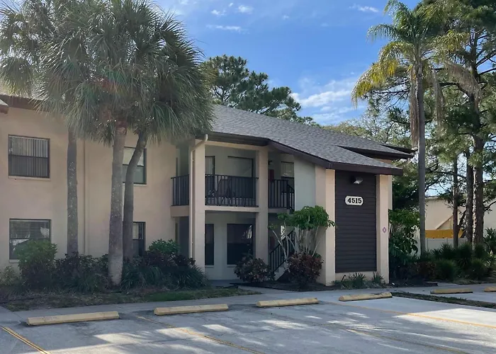Stylish And Modern Shorewalk Condo Close To Top Beaches, Heated Pools, Hot Tub, Img Academy, Dining