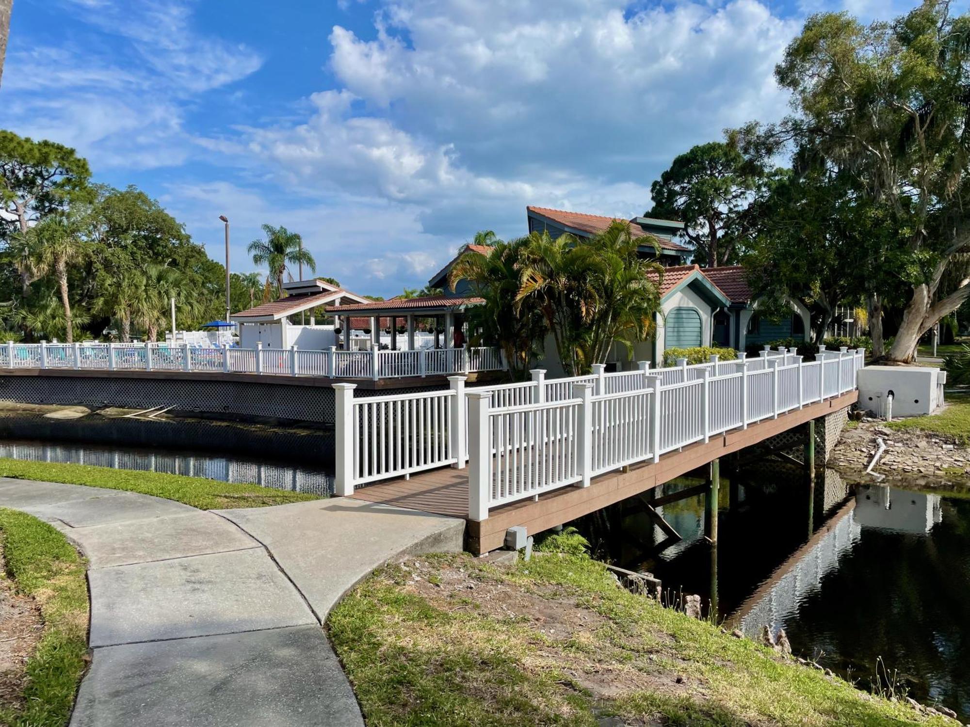 Stylish And Modern Shorewalk Close To Beaches, Heated Pools, Hot Tub, Img Academy, Dining Apartment